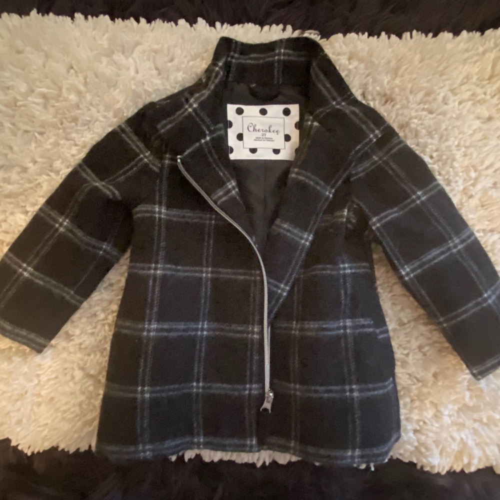 Black and grey pea Pat